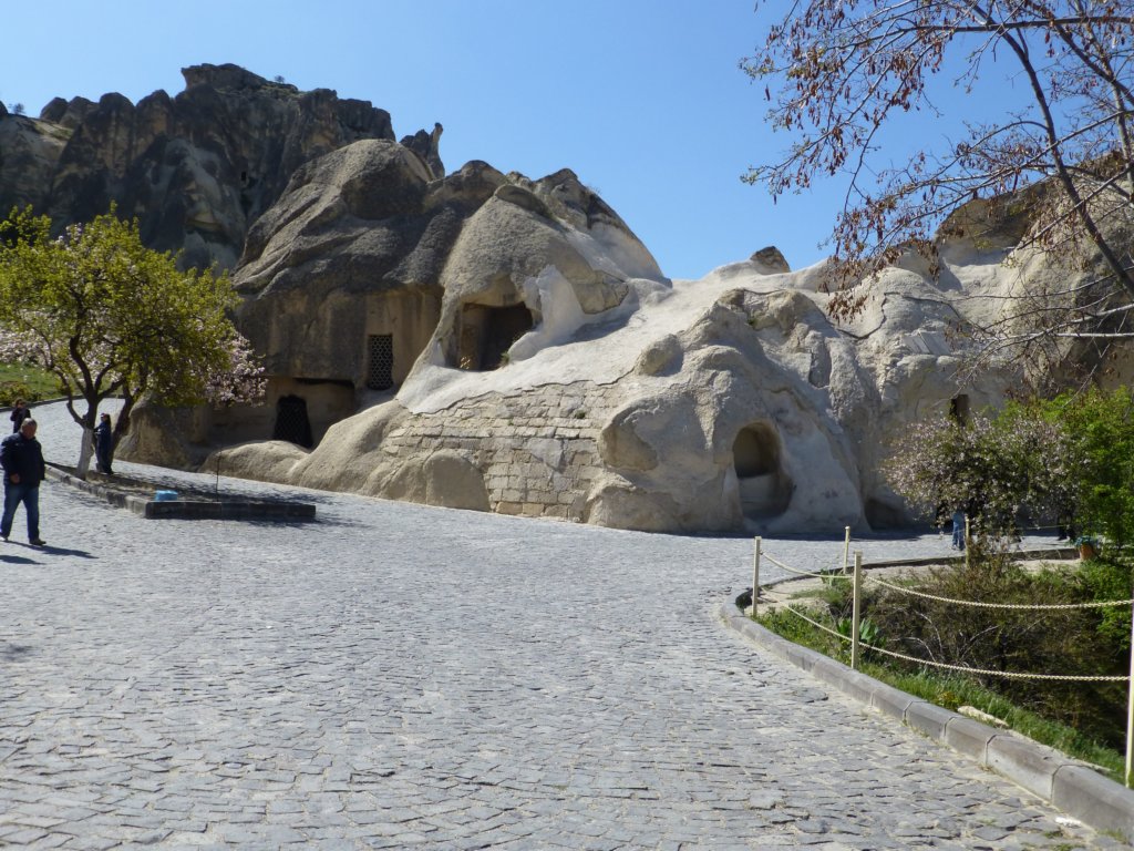 http://www.tonyco.net/pictures/Turkey_Trip_2017/Cappadocia/Red_Tour/goremeopenairmuseum10.jpg