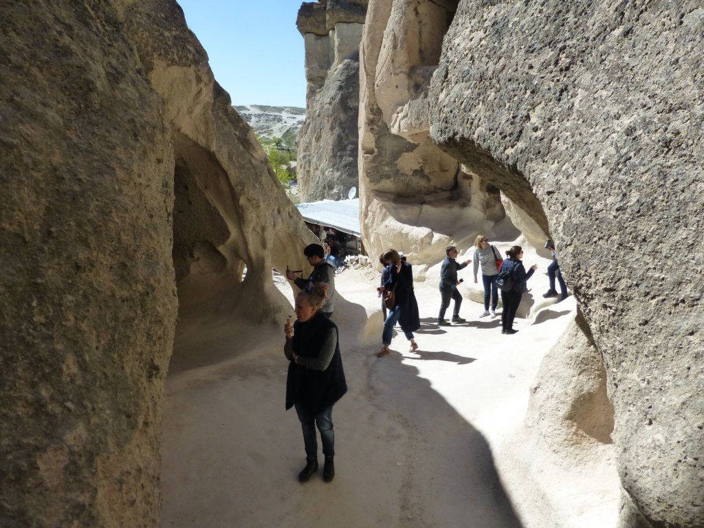 http://www.tonyco.net/pictures/Turkey_Trip_2017/Cappadocia/Red_Tour/pasabag10.jpg