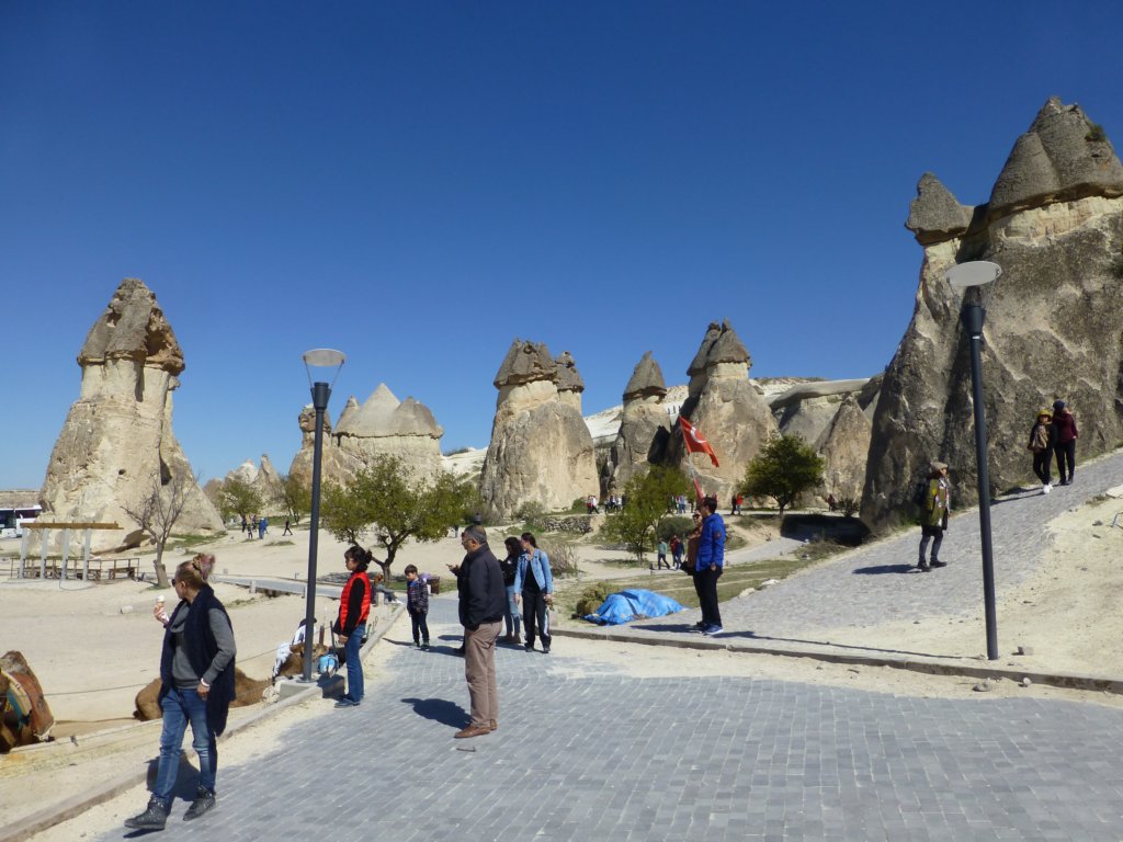 http://www.tonyco.net/pictures/Turkey_Trip_2017/Cappadocia/Red_Tour/pasabag3.jpg