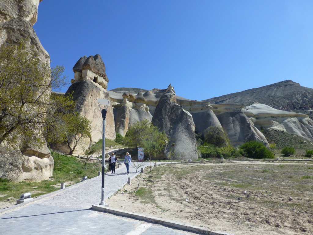 http://www.tonyco.net/pictures/Turkey_Trip_2017/Cappadocia/Red_Tour/pasabag5.jpg
