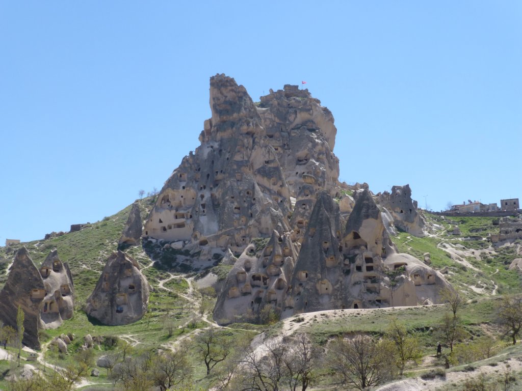 http://www.tonyco.net/pictures/Turkey_Trip_2017/Cappadocia/Red_Tour/uchisar2.jpg