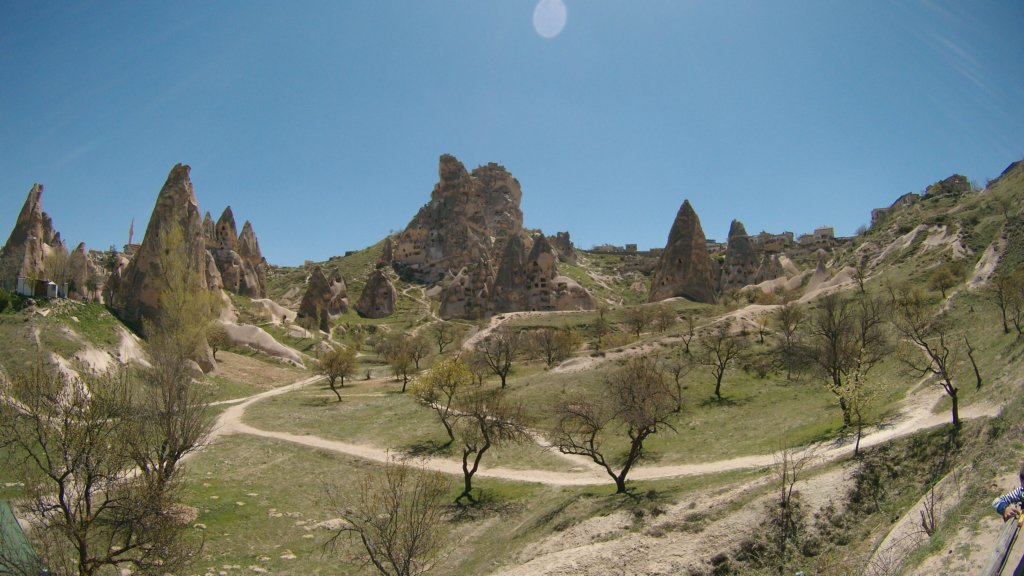 http://www.tonyco.net/pictures/Turkey_Trip_2017/Cappadocia/Red_Tour/uchisar7.jpg