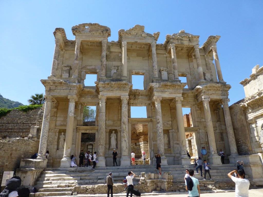 http://www.tonyco.net/pictures/Turkey_Trip_2017/Efes/photo20.jpg