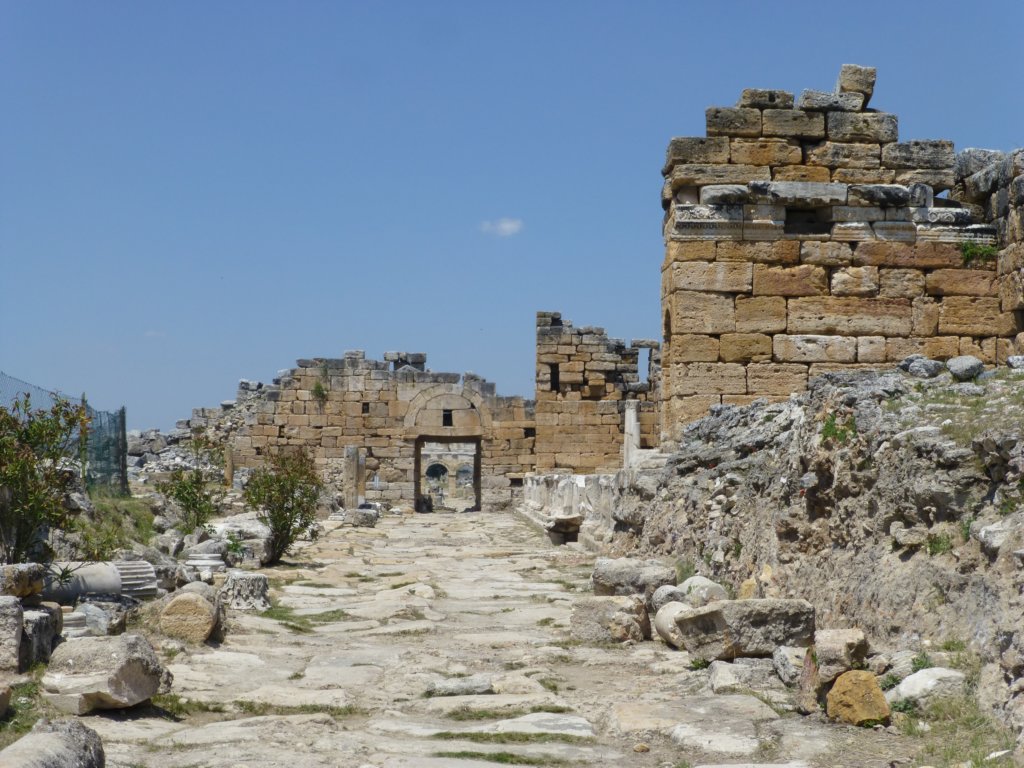 http://www.tonyco.net/pictures/Turkey_Trip_2017/Pamukkale/pamukkale70.jpg