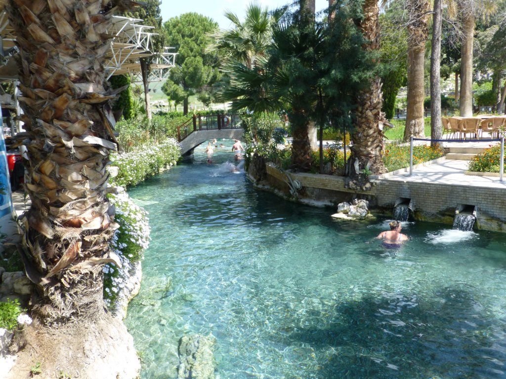 http://www.tonyco.net/pictures/Turkey_Trip_2017/Pamukkale/photo35.jpg