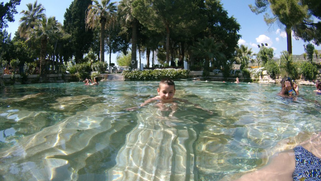 http://www.tonyco.net/pictures/Turkey_Trip_2017/Pamukkale/photo52.jpg