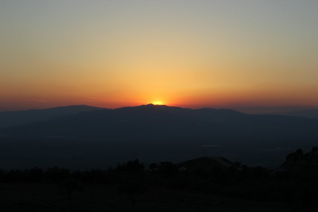 http://www.tonyco.net/pictures/Turkey_Trip_2017/Pamukkale/tepecamp9.jpg