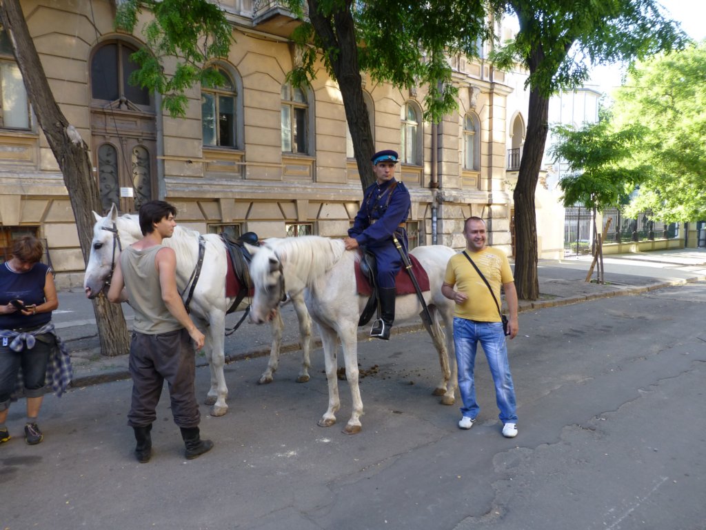 
http://www.tonyco.net/pictures/Ukraine/Odessa_10_06_2013/photo188.jpg