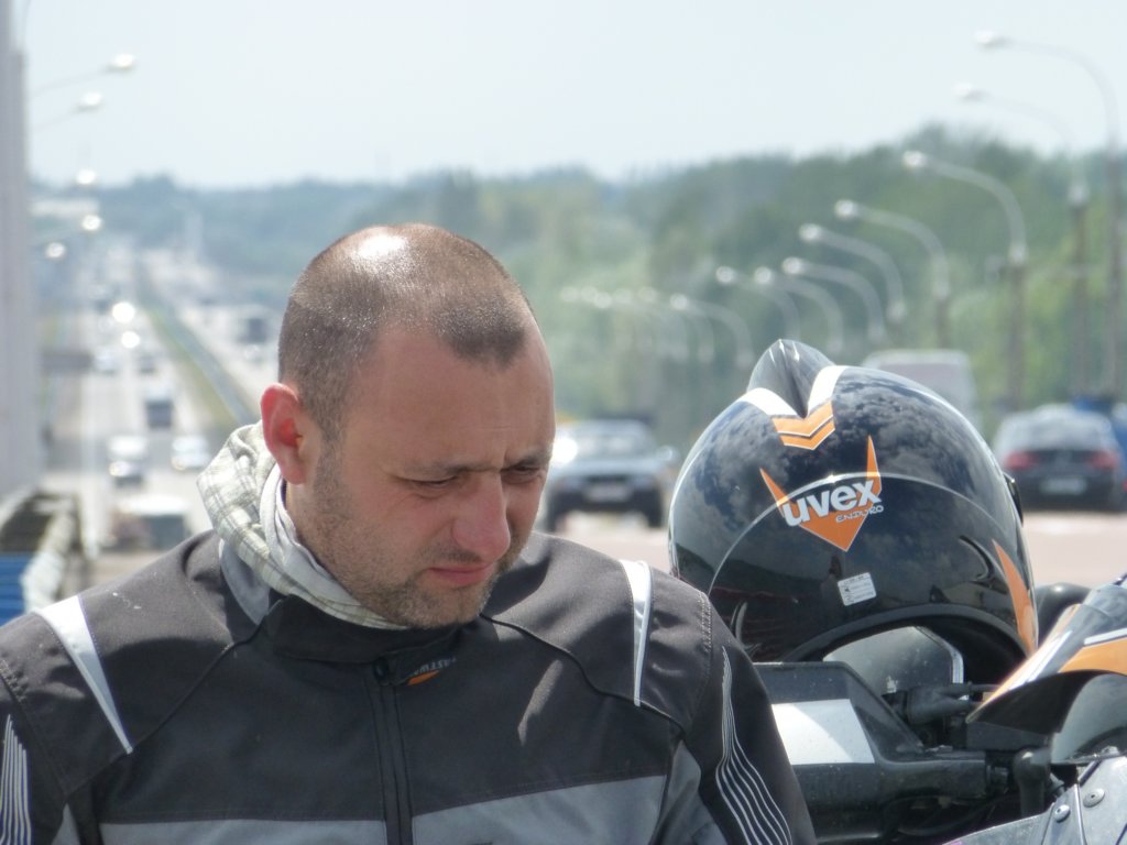 http://www.tonyco.net/pictures/Ukraine/On_the_road_09_06_2013/photo141.jpg
