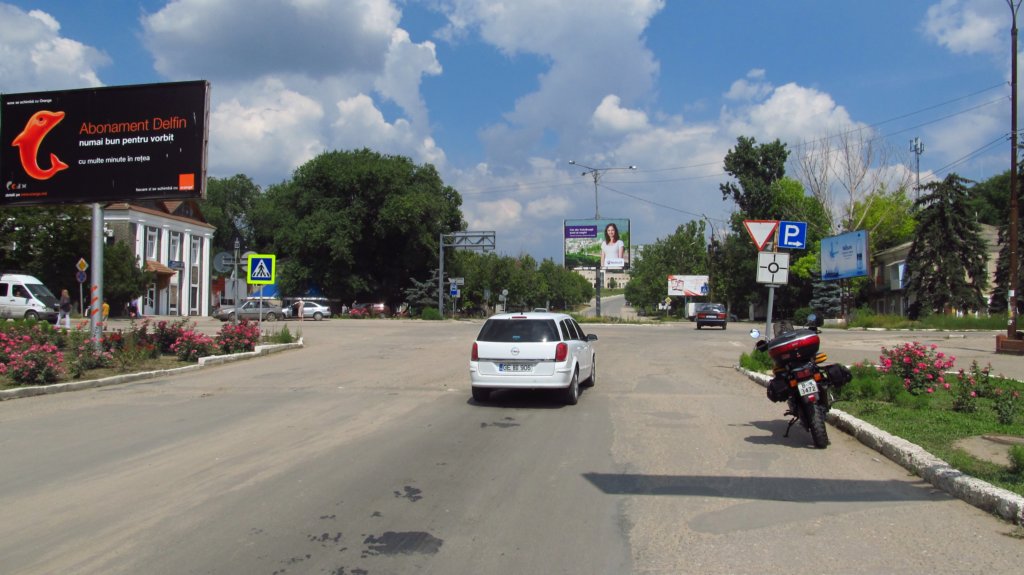 http://www.tonyco.net/pictures/Ukraine/On_the_road_09_06_2013/photo66.jpg