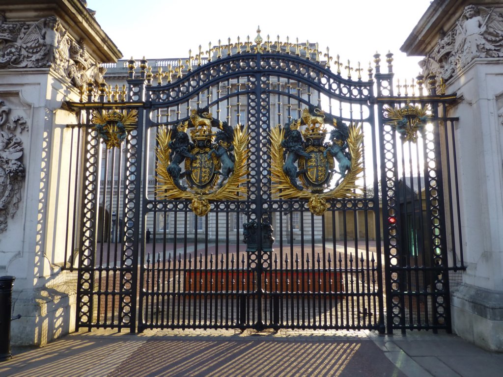 buckinghampalace.jpg