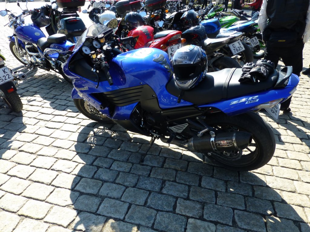 kawasakizzr1400.jpg